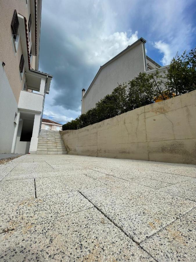Apartments Fratelli Malinska Εξωτερικό φωτογραφία